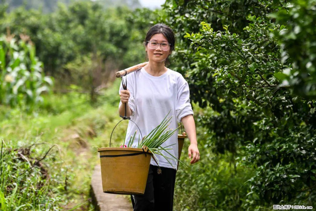 全网追的“扁担女孩”，找了一份暑假工，时薪12元 - 乐山生活资讯 - 乐山28生活网 ls.28life.com